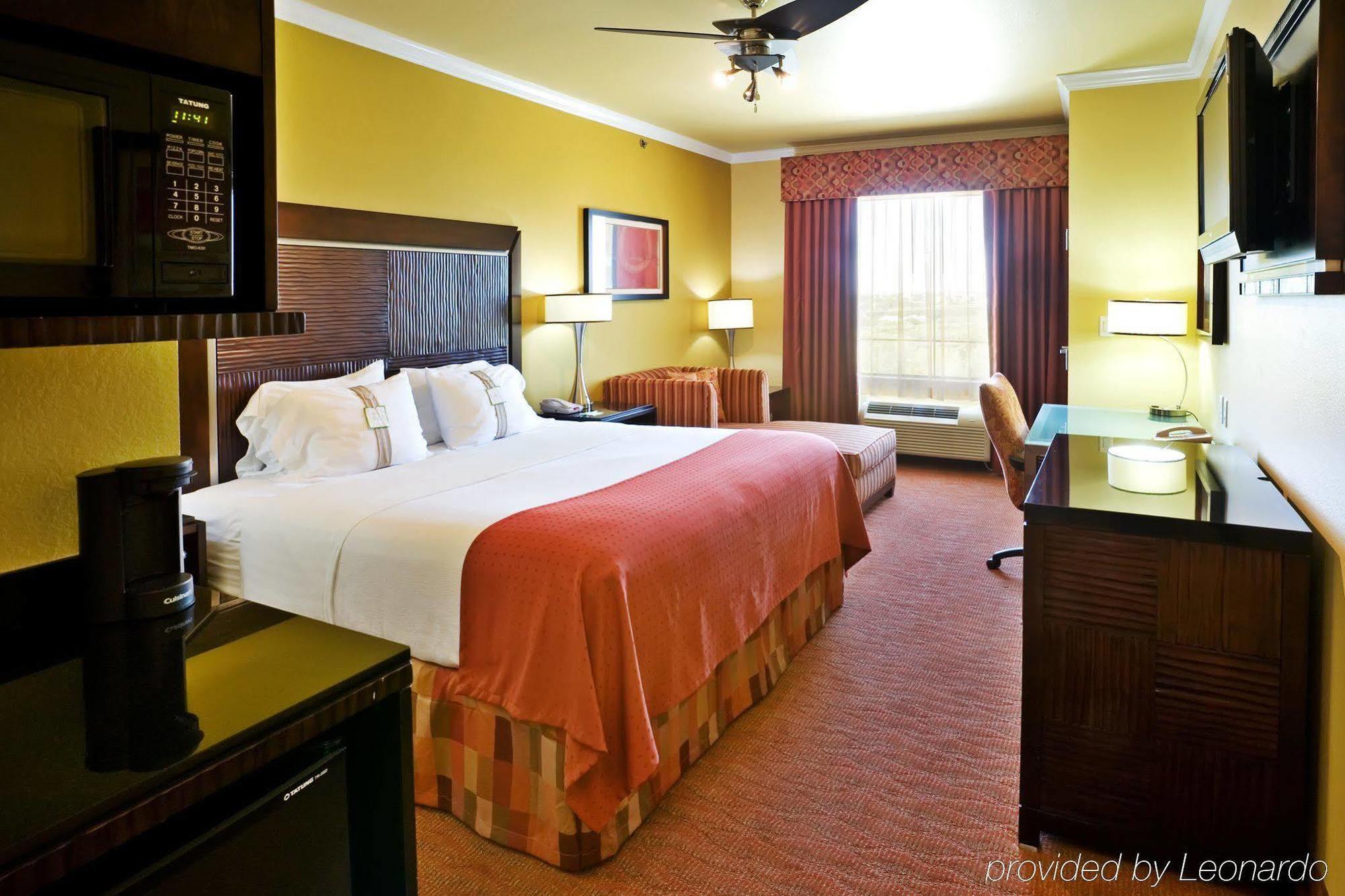 Holiday Inn & Suites Mckinney - N Allen By Ihg Room photo